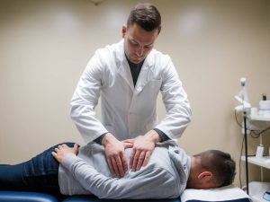 Les bienfaits de la chiropractie pour améliorer la posture et gagner en taille